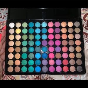 Eyeshadow Palette (88 matte colors)